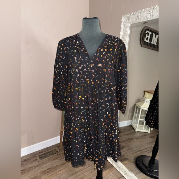 GAP • Black Floral Trapeze Dress - Picture 5 of 13